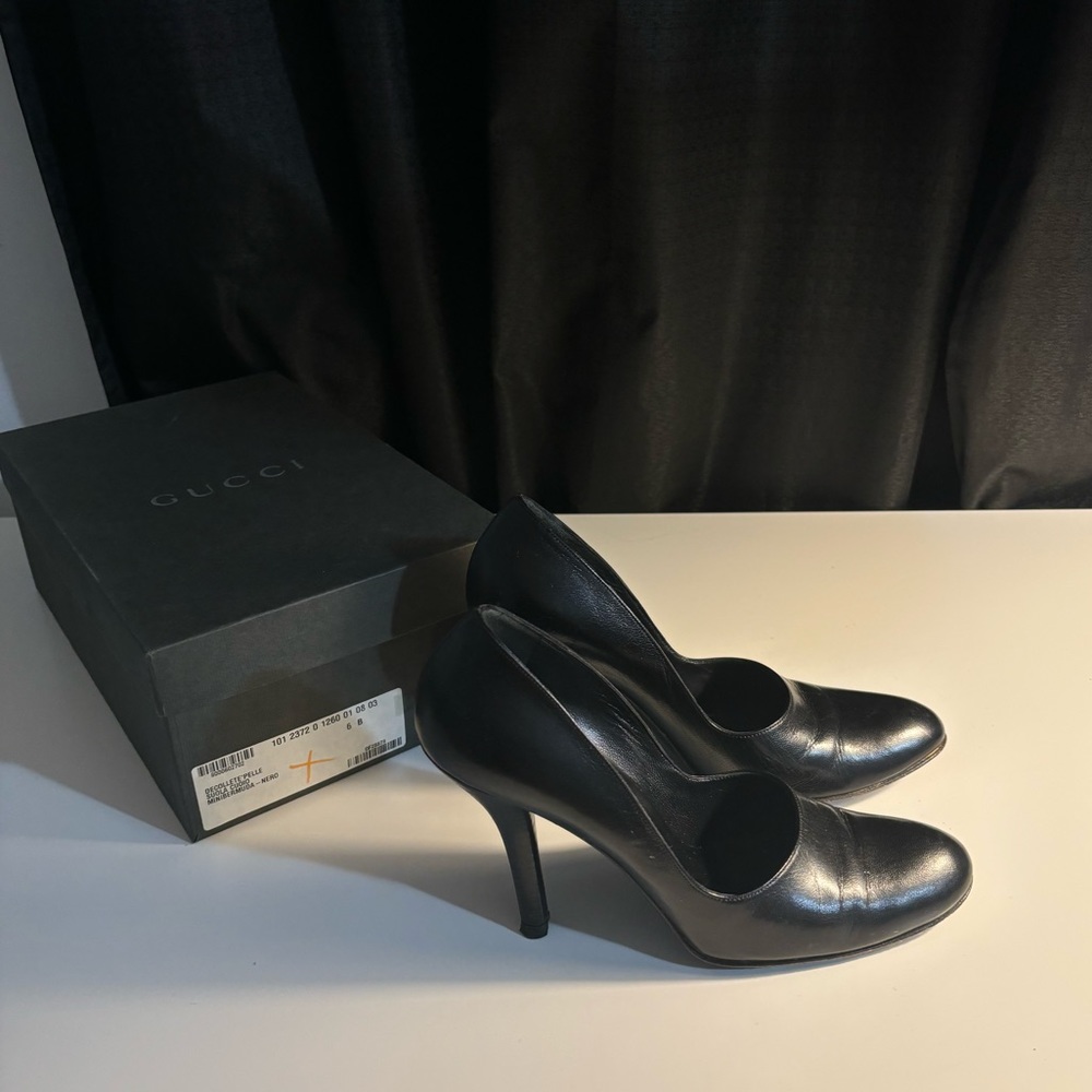 Vintage Gucci Black Leather Almond Toe Heels
